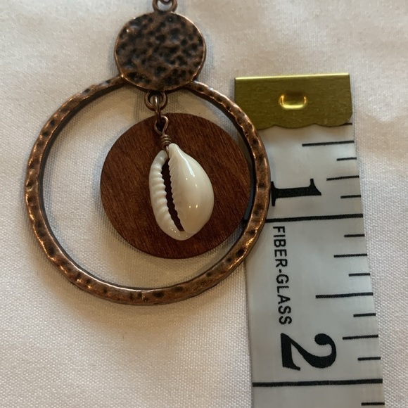 NWOT - Shell, Wood and Bronze Colored Dangle Hoop Earrings - Picture 13 of 17